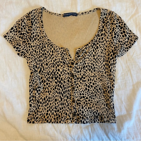 Brandy Melville Tops - Brandy Melville crop top